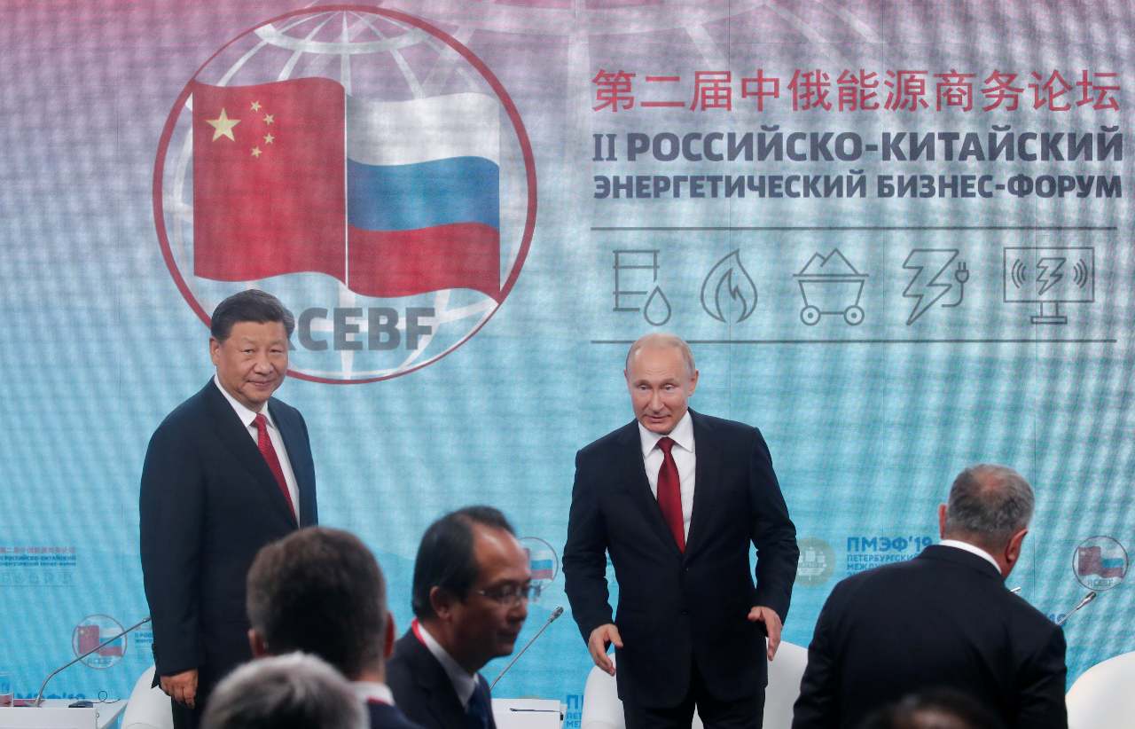 Photo: Russian President Vladimir Putin (R) and Chinese President Xi Jinping attend an energy and business forum on the sidelines of the St. Petersburg International Economic Forum (SPIEF), Russia June 7, 2019. Credit: REUTERS/Maxim Shemetov.