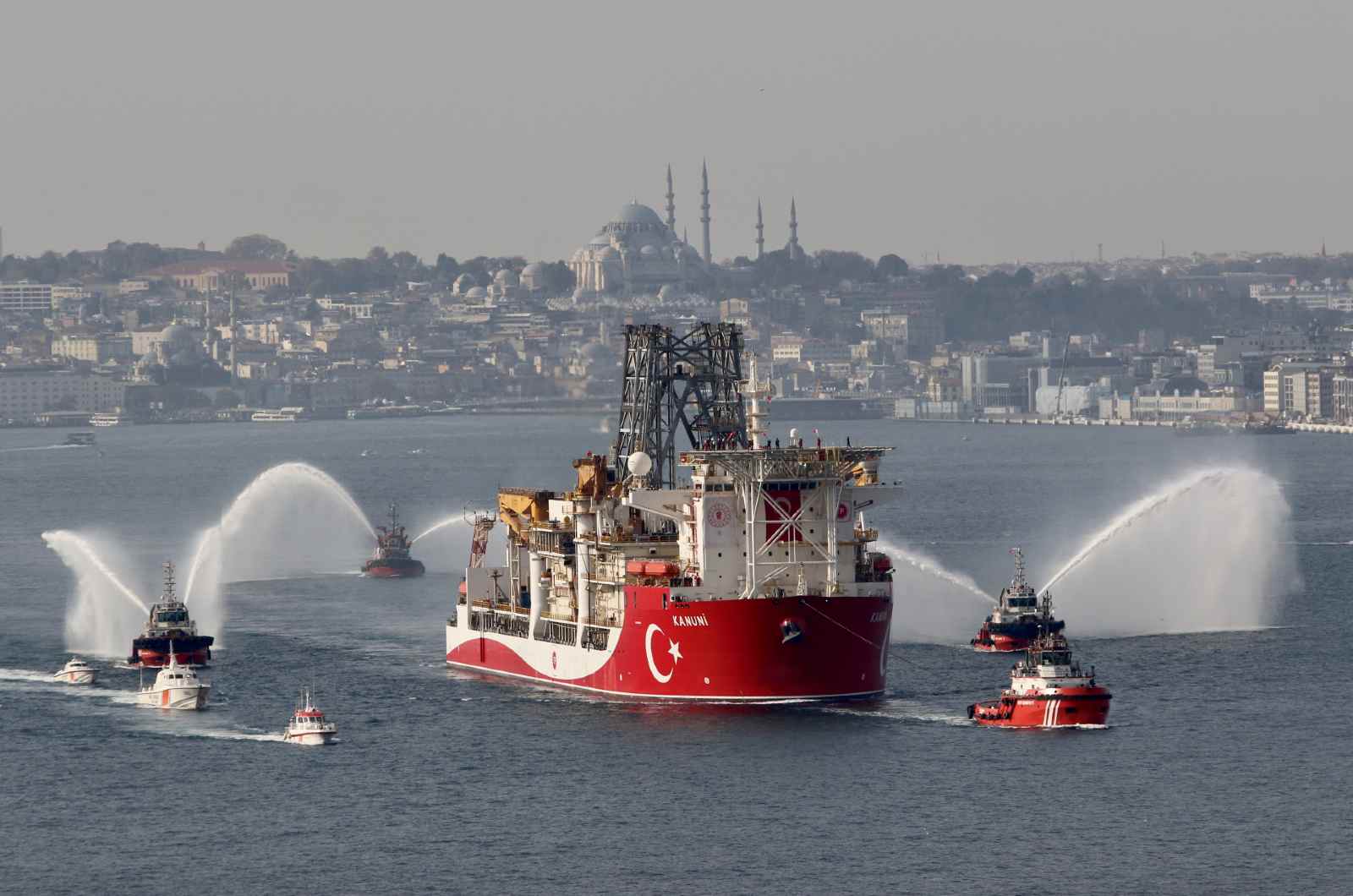 Turkey's drilling vessel Kanuni departs on her maiden trip to the Black Sea in Istanbul, Turkey November 13, 2020. REUTERS/Yoruk Isik