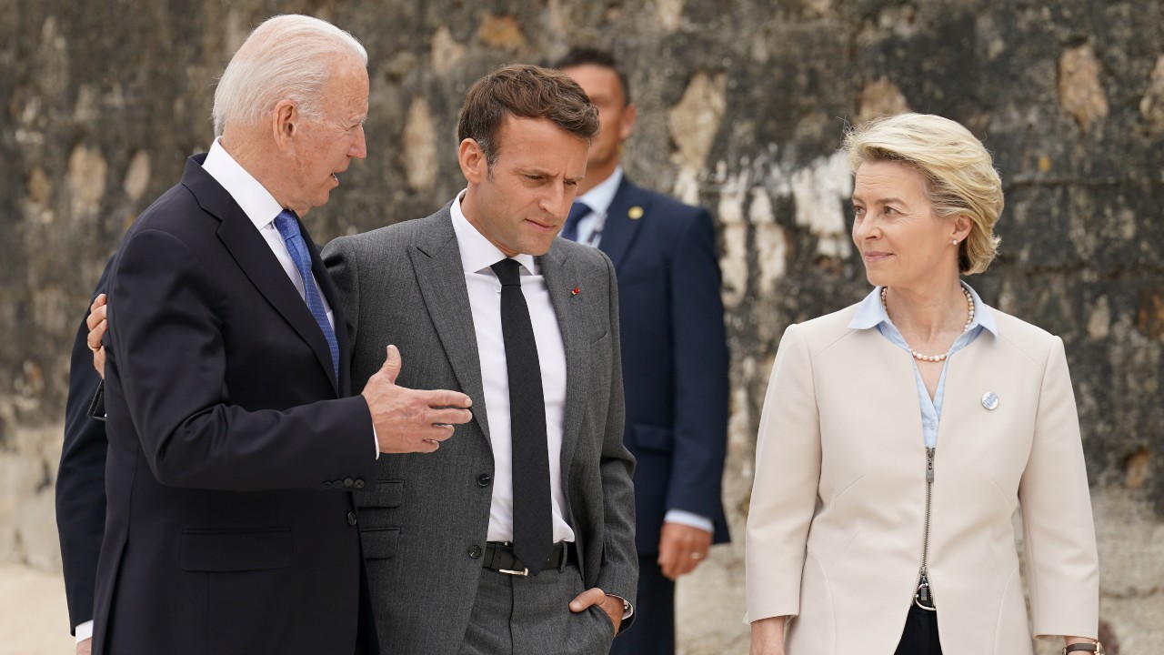 Photo: U.S. President Joe Biden, France's President Emmanuel Macron and European Commission President Ursula von der Leyen walk along the boardwalk during the G7 summit in Carbis Bay, Cornwall, Britain, June 11, 2021. Credit: REUTERS/Kevin Lamarque/Pool