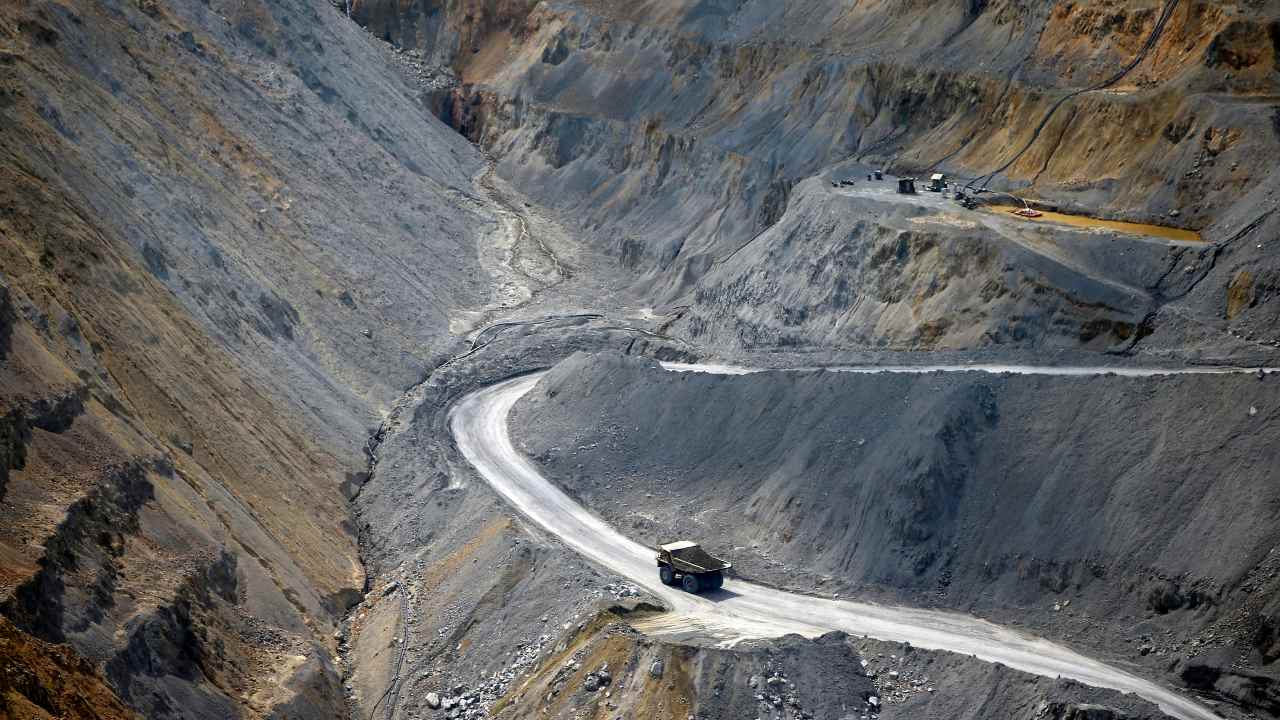 Photo: A dumper truck travels along a trail in the open copper pit in the Serbian town of Bor, some 238 km (148 miles) south-east from Belgrade June 8, 2013. In Serbia, foreign companies are picking up a long tradition of prospecting for gold and copper and discovering deposits that could mark a revival of the country's mining sector. Pressured by cautious investors, international mining companies are putting riskier exploration projects in places like Africa on ice and turning to developments where infrastructure and political risk are lower. Picture taken June 8, 2013. Credit: REUTERS/Marko Djurica