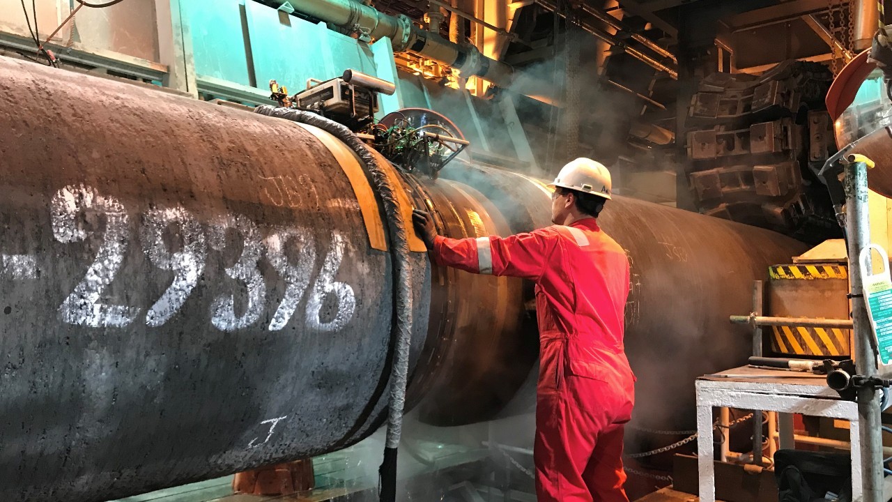 Photo: A specialist works onboard the Allseas' deep sea pipe laying ship Solitaire to prepare a pipe for Nord Stream 2 pipeline in the Baltic Sea September 13, 2019. Picture taken September 13, 2019. Credit: REUTERS/Stine Jacobsen