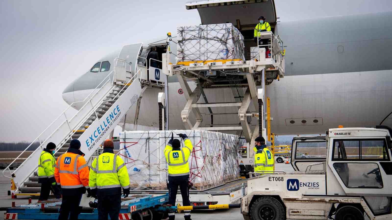 Photo: Workers unload a shipment of Chinese Sinopharm's coronavirus disease (COVID-19) vaccine as it arrives at Budapest Airport, Hungary, February 16, 2021.