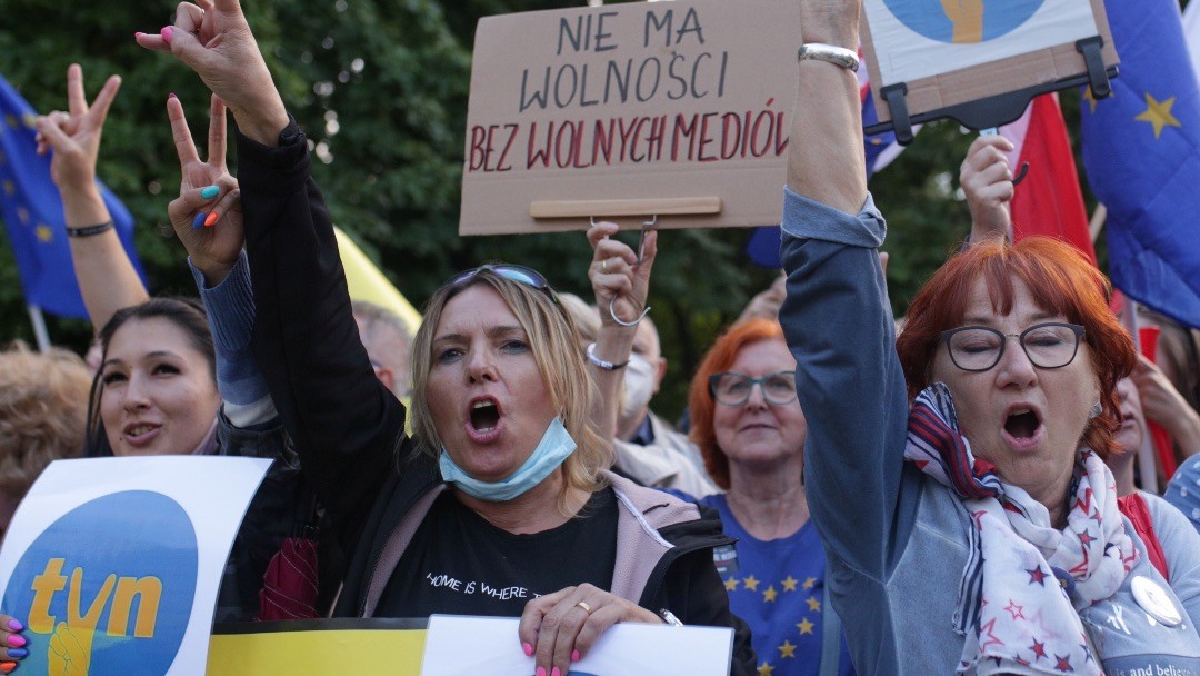 Photo: People attend a demonstration in defence of media freedom and against a proposed amendment to the country's broadcast media law regarding the share of foreign capital in Polish media, in Warsaw, Poland August 10, 2021. The placard reads: "There is no freedom without media freedom". Credit: Adam Stepien/Agencja Gazeta/via REUTERS.