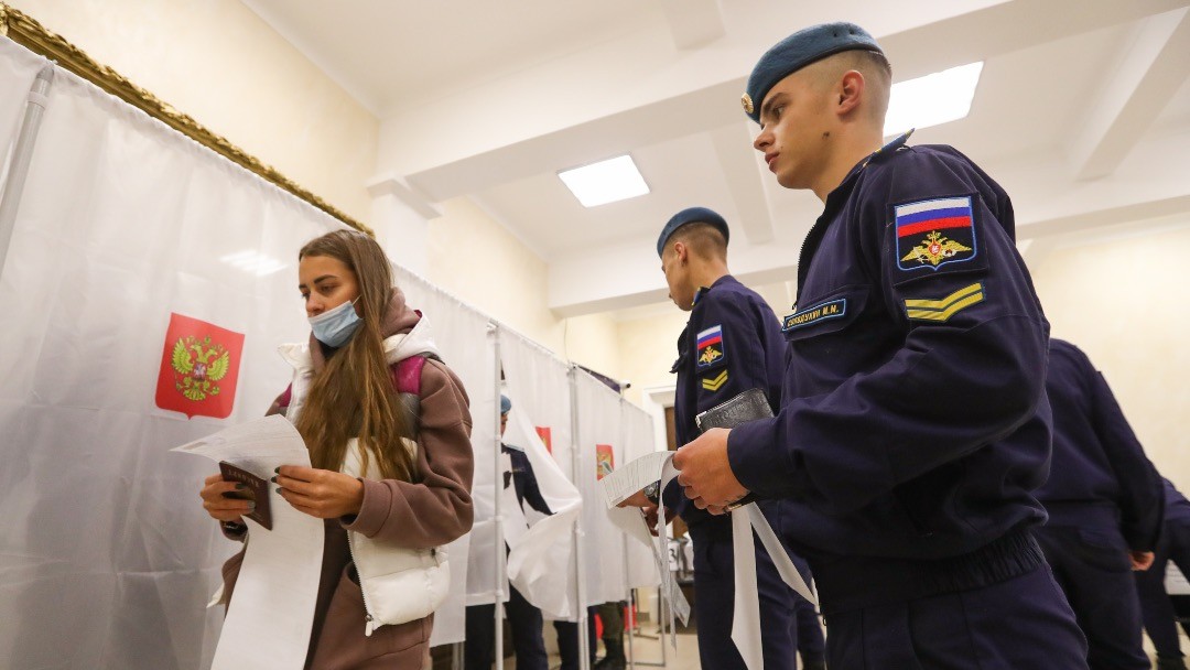 Image: RYAZAN, RUSSIA - SEPTEMBER 17, 2021: A girl and cadets of the Margelov Ryazan Guards Higher Airborne Command School vote in the 2021 Russian parliamentary election at polling station No 1019. Russia holds legislative elections on 17-19 September 2021; voters will go to the polls to elect members of the Russian State Duma; voters will also elect heads of nine Russian regions and 39 constituent regions of Russia will hold regional parliamentary elections. Credit: Alexander Ryumin/TASS.