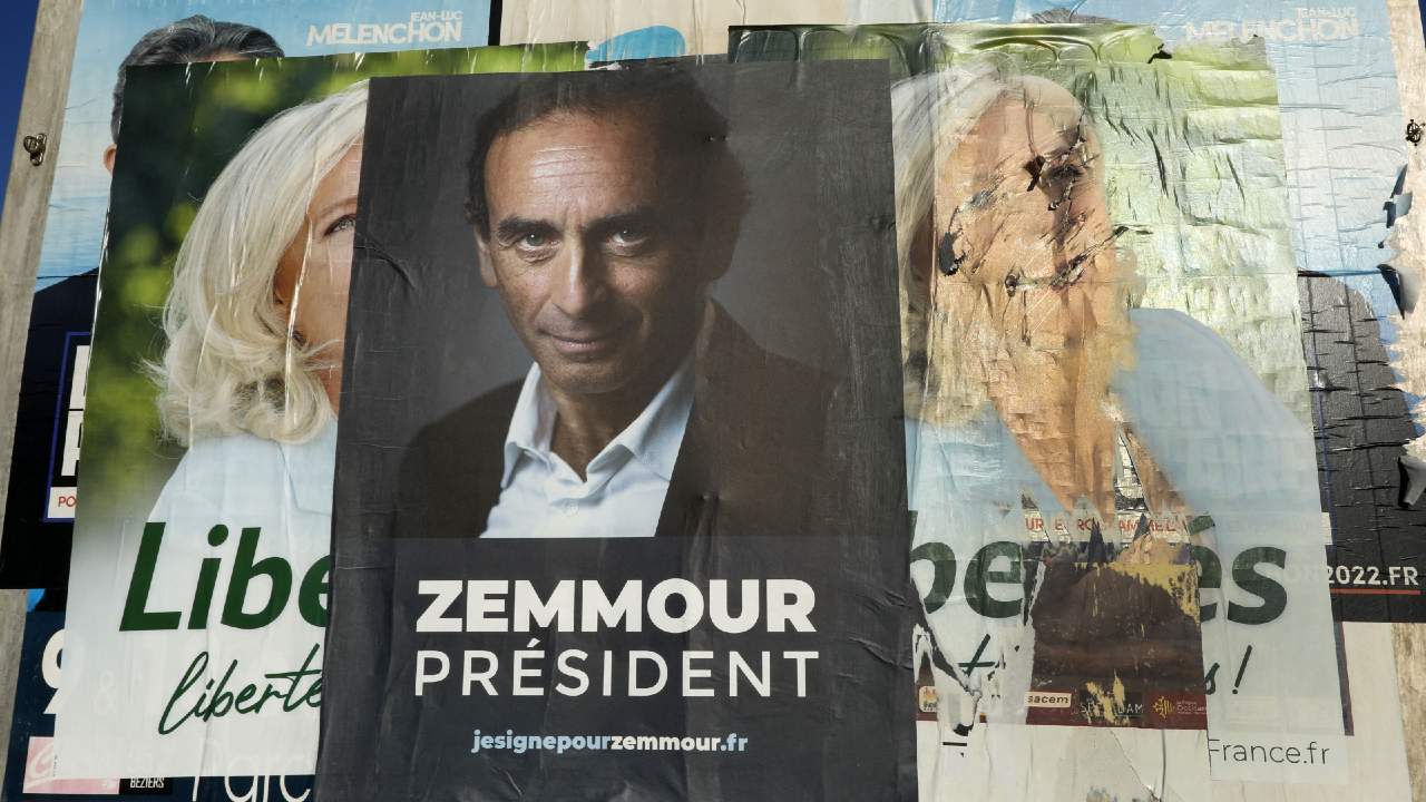 Photo: Supporters attend Eric Zemmour's promotional tour for his book "France hasn't said its last word" (La France n’a pas dit son dernier mot) on October 16, 2021 in Beziers, south of France. Zemmour attracted more than 1500 people and gave a candidate-like speech as a candidate without officially confirming that he will run for president in 2022. Photo by Patrick Aventurier/ABACAPRESS.COM