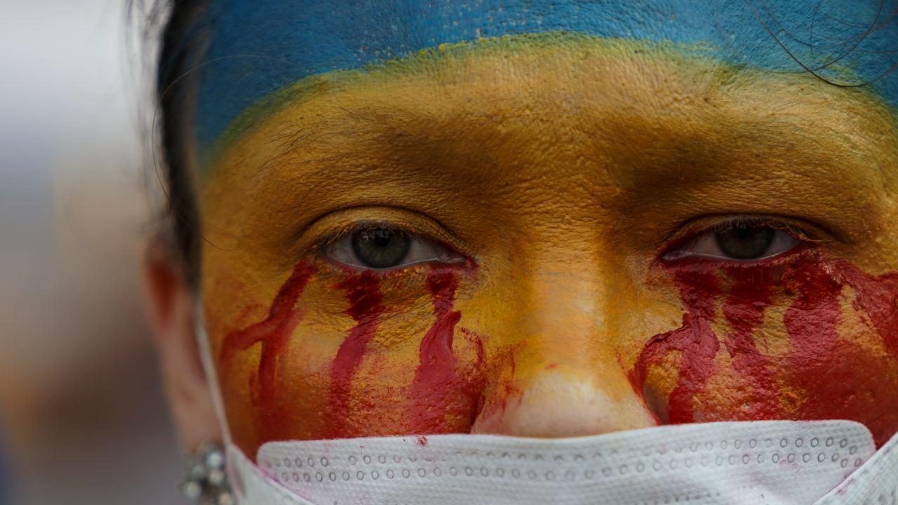 Photo: A Ukrainian woman living in Bangkok painted her face during a peaceful demonstration against the Russian invasion of Ukraine, in Bangkok, Thailand, 05 March 2022. Credit: Anusak Laowilas/NurPhoto