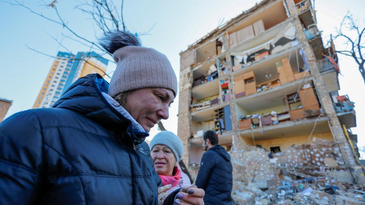 Photo: A Ukrainian woman cries outside a destroyed residential building by artillery in a residential area in Kyiv amid Russian Invasion, in Kyiv, Ukraine, 18 March 2022. Credit: Ceng Shou Yi/NurPhoto