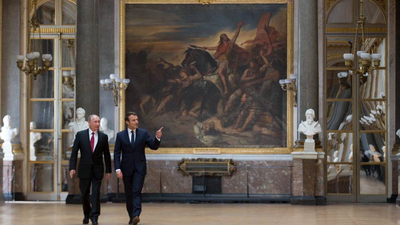 Photo: French President Emanuel Macron and Russian President Vladimir Putin at the Versailles Palace. Credit: Soazig de la Moissonnière / Présidence de la République