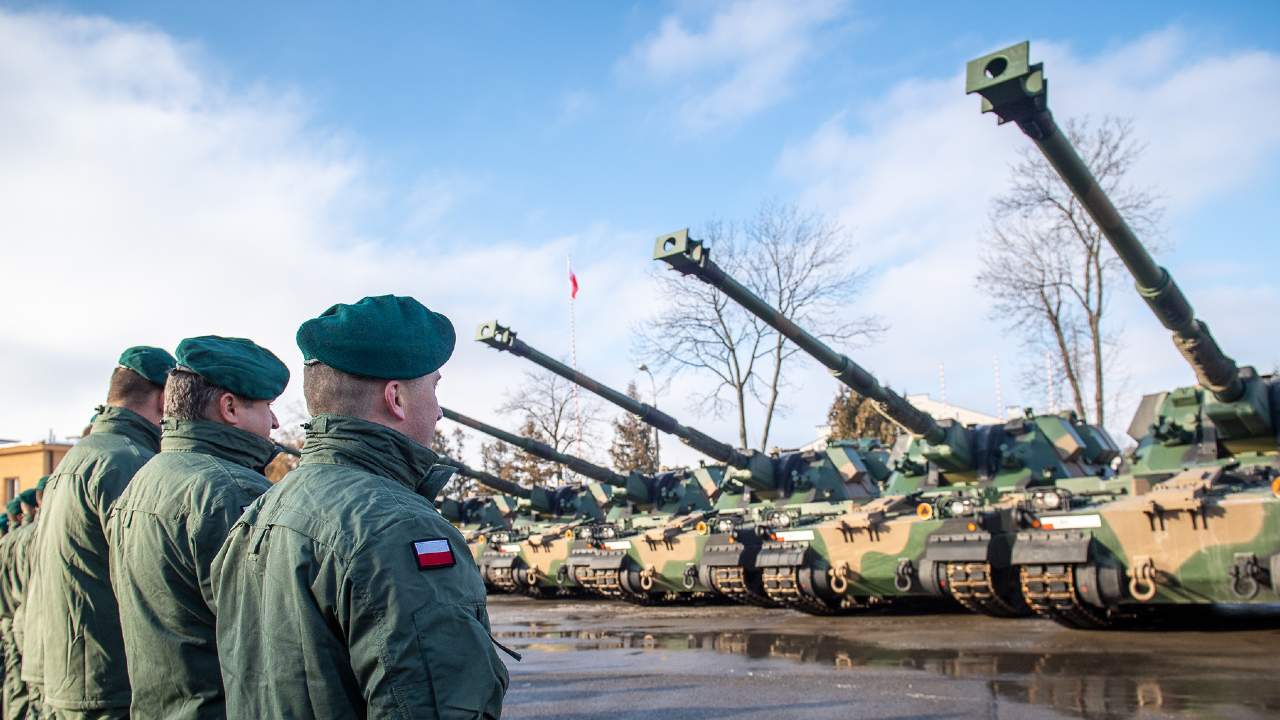 Photo:  Tuesday, December 28, 2021, the head of the Ministry of National Defense participated in handing over the Krab self-propelled gun howitzers to the soldiers of the 18th Mechanized Division. The first battery was received by the 14th Self-Propelled Artillery Squadron from Jarosław. The squadron operates within the structures of the 21st Podhale Rifle Brigade, which is one of the three brigades - newly created in the east of Poland - of the 18th Mechanized Division. Credit: late Wojciech Król CO/MON