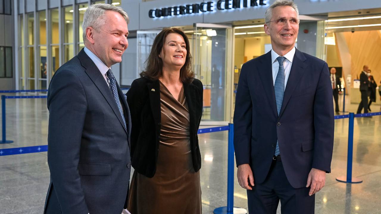 Photo: Left to right: Pekka Haavisto (Minister of Foreign Affairs, Finland) with Ann Linde (Minister of Foreign Affairs, Sweden) and NATO Secretary General Jens Stoltenberg. Credit: NATO.