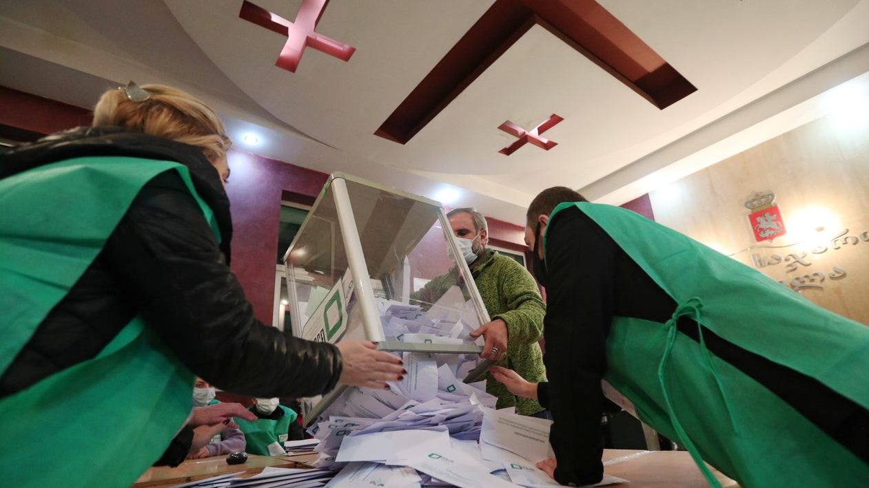 Photo: Members of a local election commission empty a ballot box before counting votes during the municipal elections in Tbilisi, Georgia October 2, 2021. REUTERS/Irakli Gedenidze