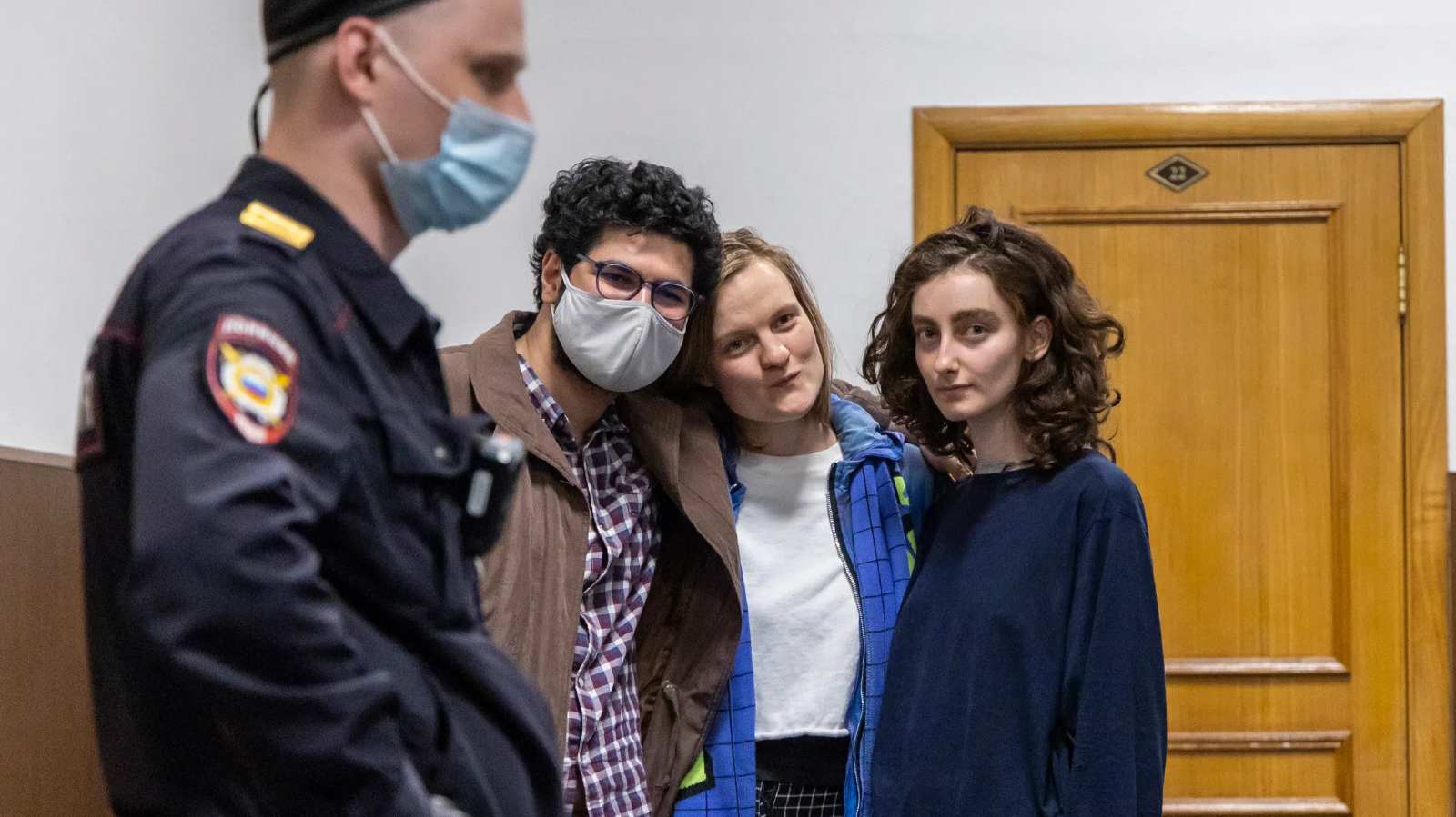 Photo: Armen Aramyan, Natalia Tyshkevich, and Alla Gutnikova in Bassmany Court. Credit: Arden Arkman/Novaya Gazeta
