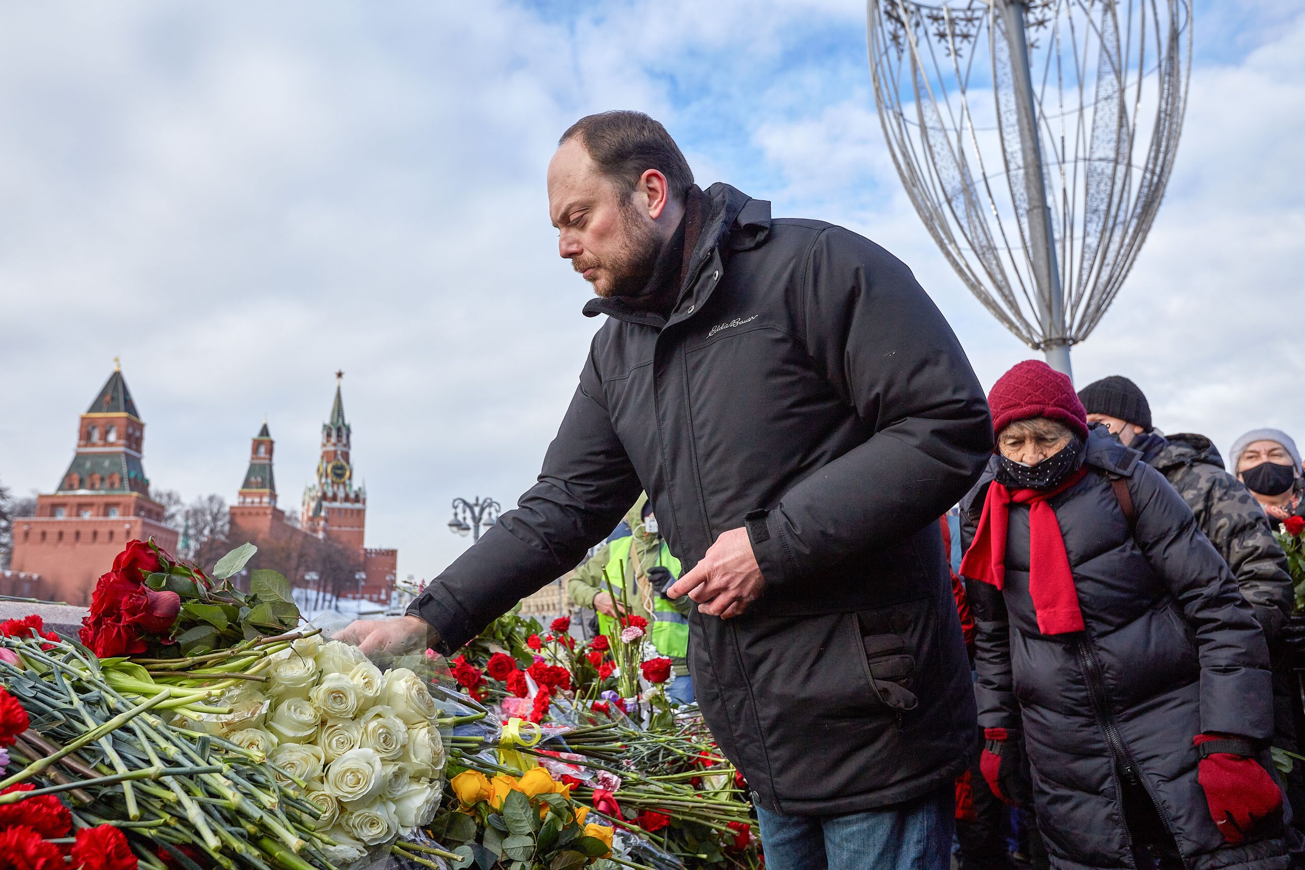 Photo: Opposition politician Vladimir Kara-Murza laying flowers during the memorial. More than 10 thousand people took part in the memory of Boris Nemtsov on the sixth anniversary of the murder of the politician. Credit: Mihail Siergiejevicz / SOPA Imag/Sipa USA